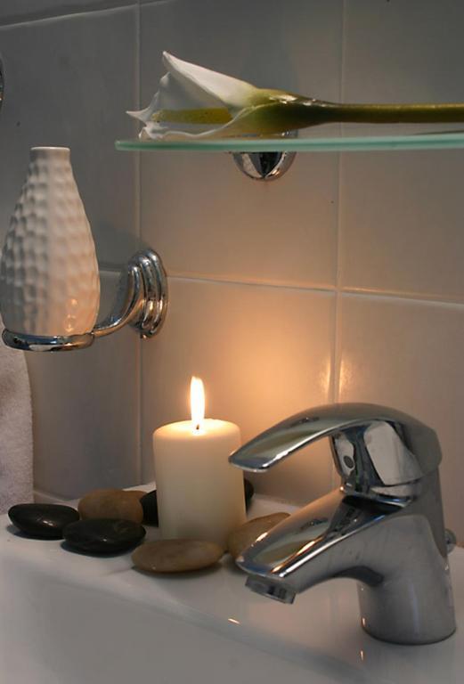Over Sea Rooms&Villas Loutra Aidhipsou Rum bild