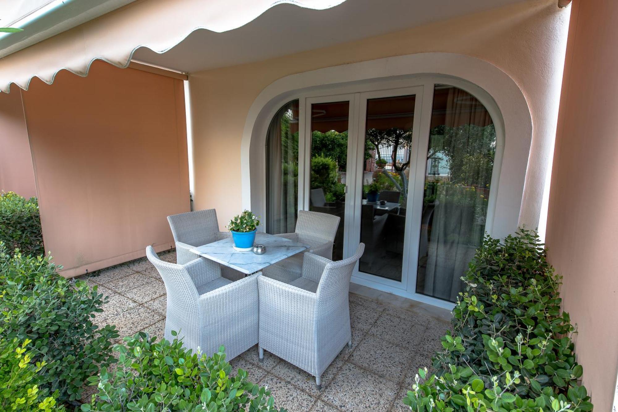 Over Sea Rooms&Villas Loutra Aidhipsou Exteriör bild